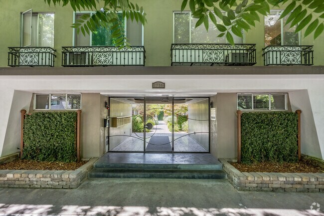 Entrada - 1510 18th St