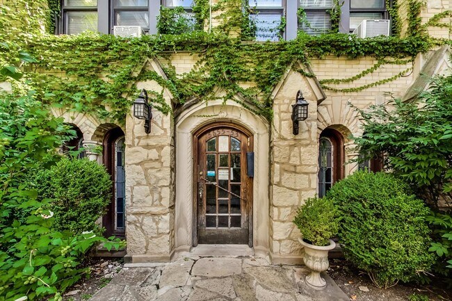 Photo - 5655 N Spaulding Ave