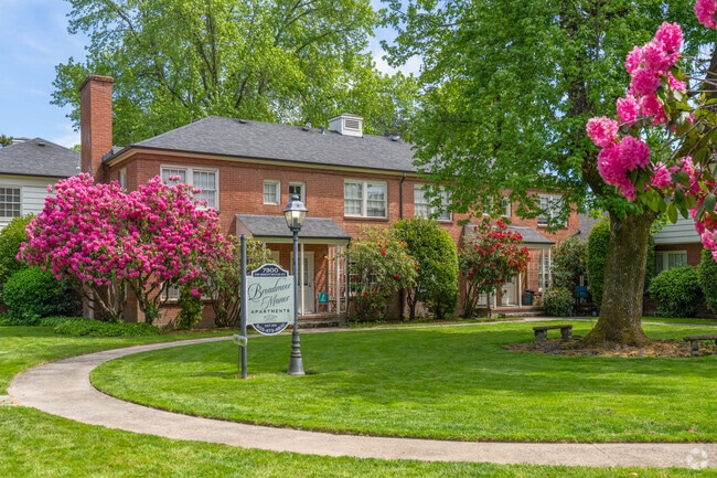 Building Photo - Broadmoor Manor Rental