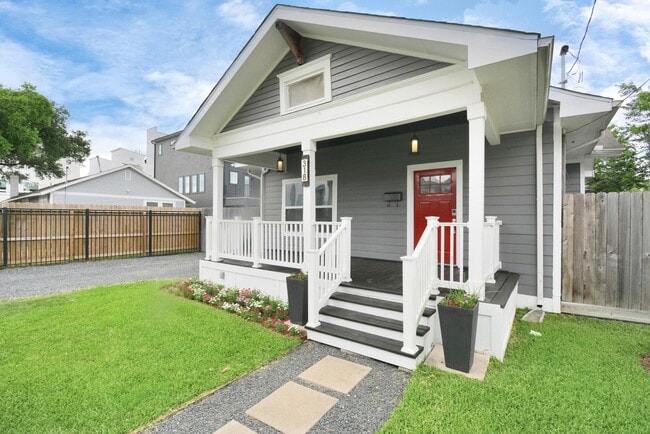 Building Photo - 318 Ennis St