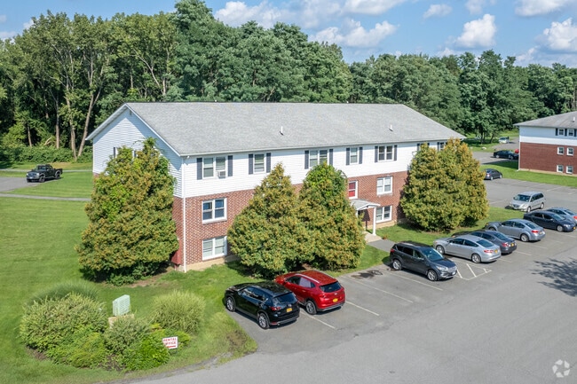 Country Gardens grounds - Country Gardens Apartments