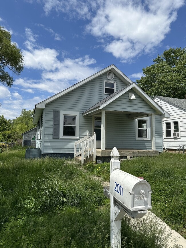Building Photo - 2011 S Waldemere Ave