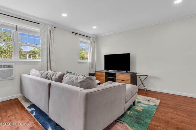 304 4th Ave Unit 207