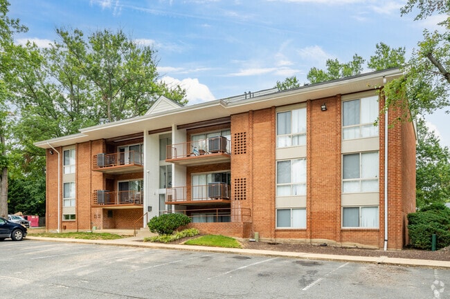 Building Exterior - Lafayette Apartments