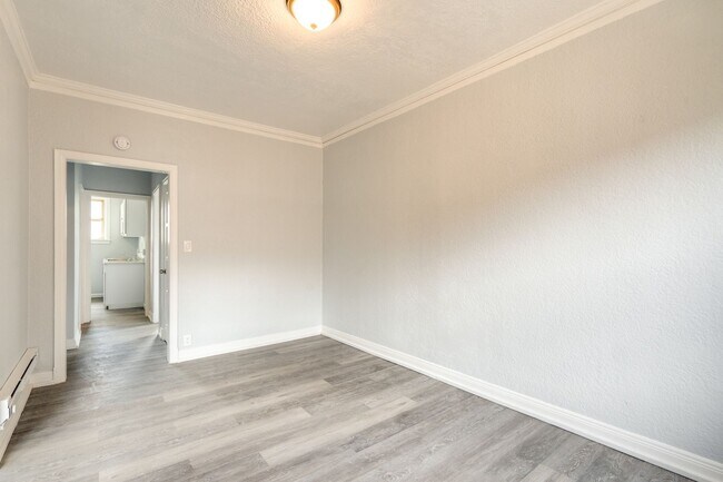 Photo - 2840 S Moreland Blvd Unidad #19