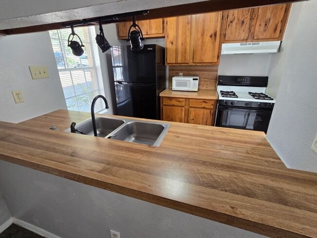 Photo - 12005 Arrowwood Dr Unidad B