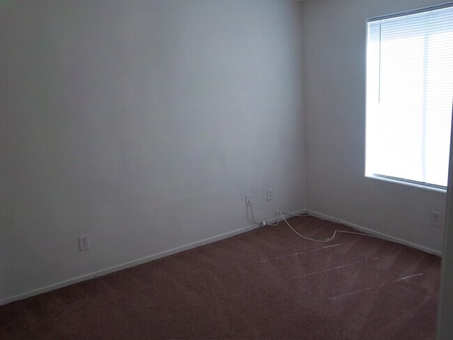 Photo - 3 bedroom home with granite tops and tile ...