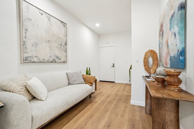 8733 Reading Ave - The Stride