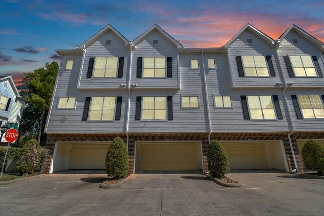 Building Photo - 9200 Westheimer Rd Unit 707