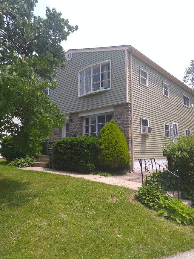 Building Photo - 2054 Rubicam Ave Unit 2054 Rubicam Ave