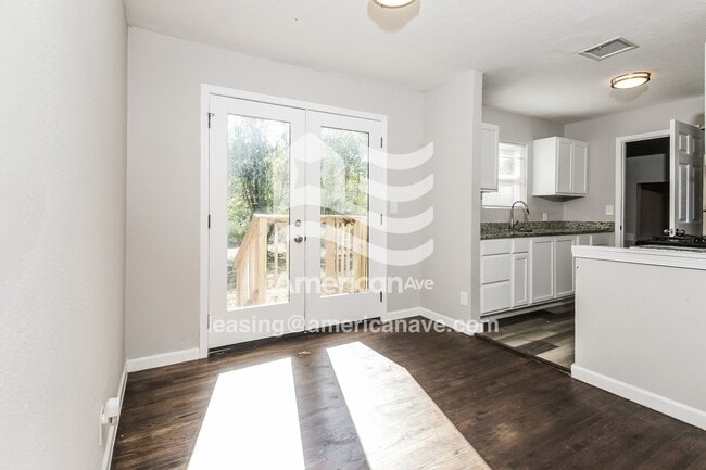 Photo - 328 W 46th Pl N Casa