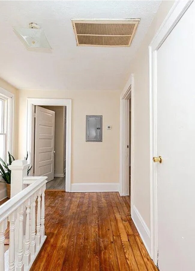 Building Photo - 305 Eaton Ave Unit 2 Rental