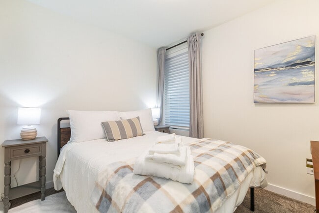 Photo - 9413 Roosevelt Way NE Unit SI ID1035915P