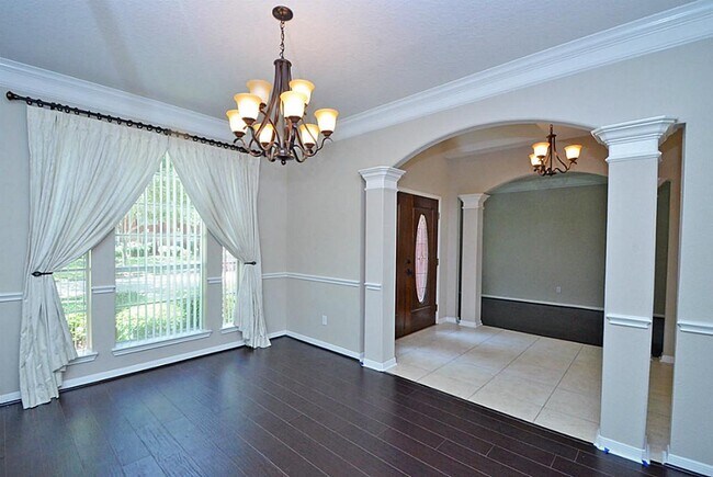 Photo - 523 Crestridge Dr