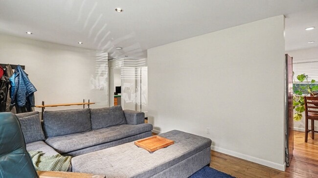 Photo - 2Bd/1Ba Shoreline House