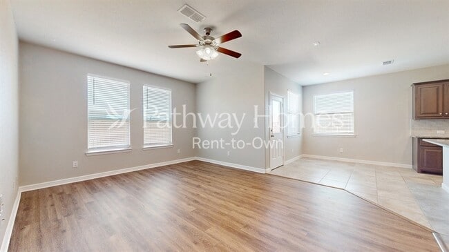 Photo - 1000 Meadow Scape Dr