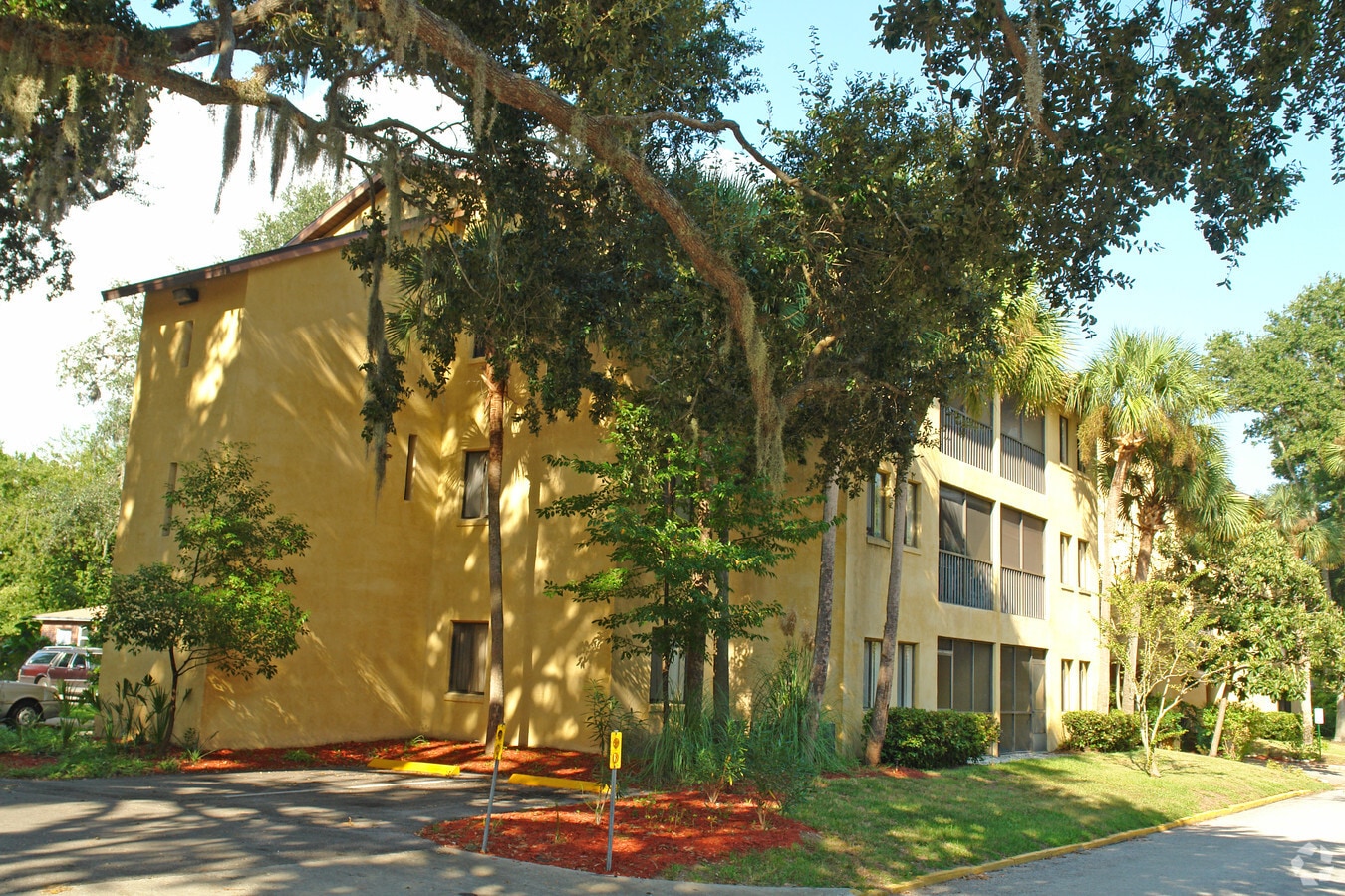 Photo - The Oaks Apartments