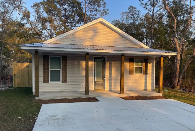Building Photo - 9 Lake Ellen Dr