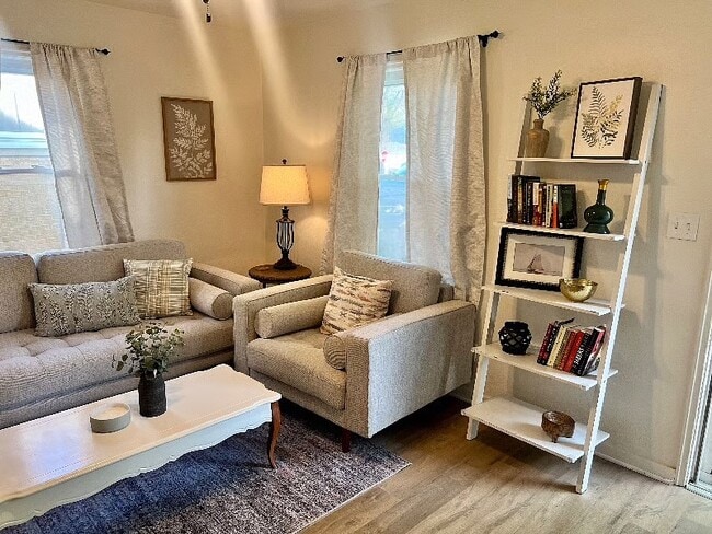 Photo - 913 E Gift Ave