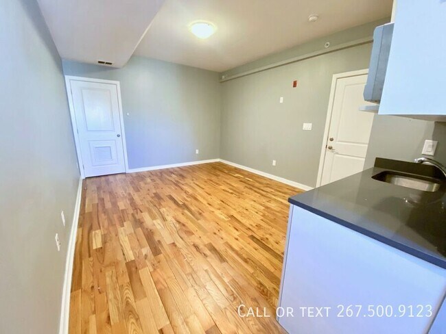Building Photo - 535 Budd St Unit 3E