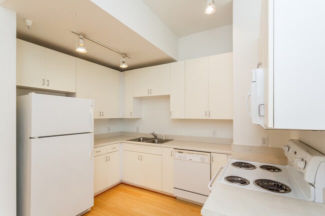 Photo - 820 E High St Unit 7