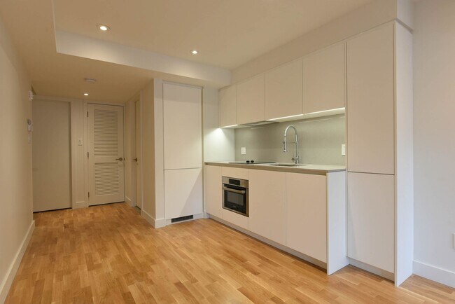 Photo - 3195 Av. Van Horne Unit 105
