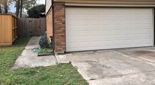 Photo - 2917 Bassingham Dr