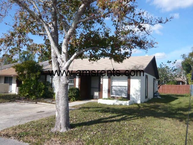 Building Photo - Spacious 3 bedroom Villa