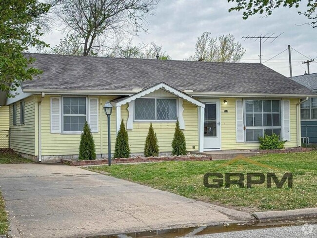 Building Photo - Charming 3-Bedroom Cottage in Prime Location Rental
