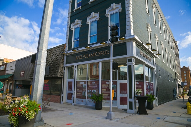 Building Photo - 901 1/2 E Main St Unit 2