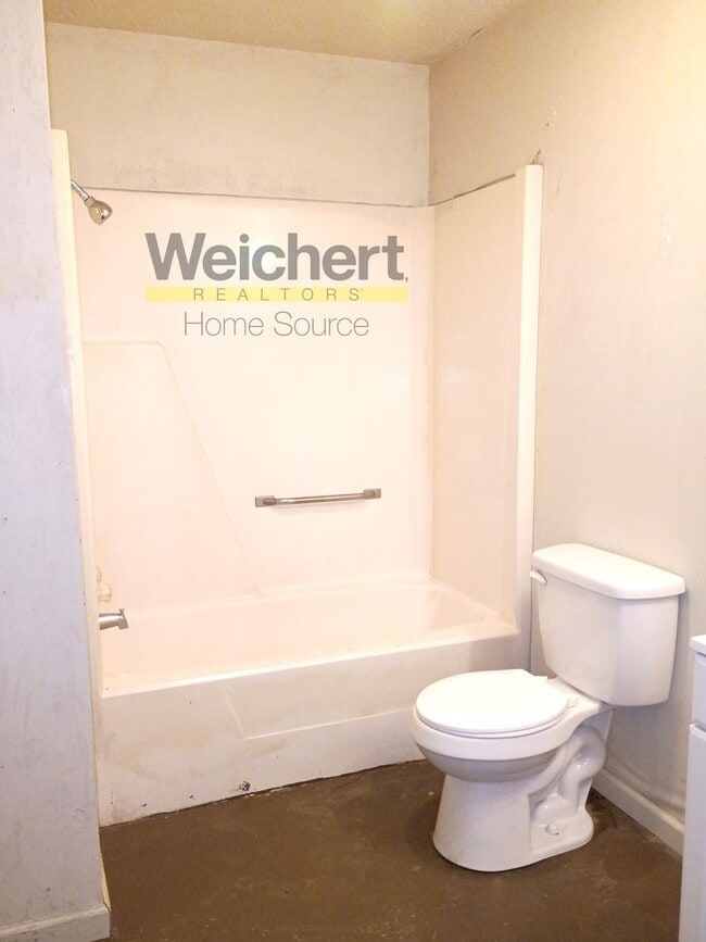 Photo - Affordable 2BR with W/D Hookups & Easy Highway Access Unit 915-1