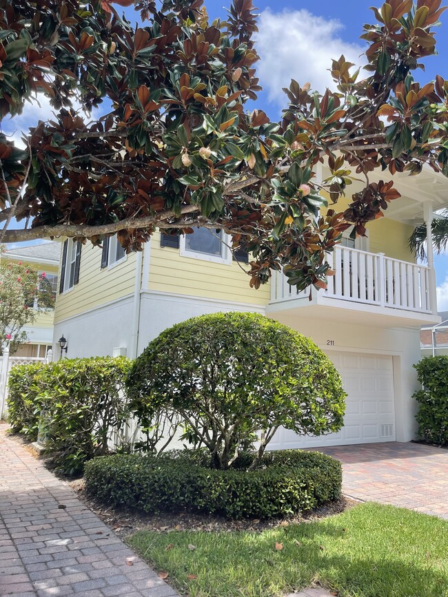 Own entrance and driveway - 211 Caravelle Dr Unit Abacoa garage apartment