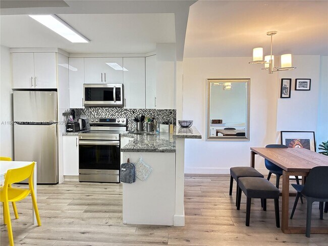 Building Photo - 2780 NE 183rd St Unit 415 Rental