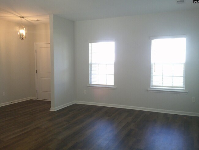 Photo - 1425 Tamarind Ln