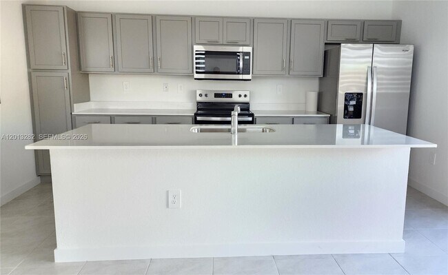 Photo - 371 NE 16th St