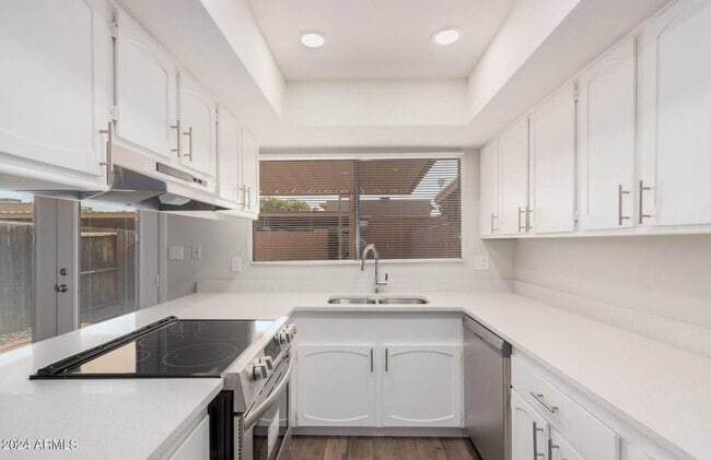 Building Photo - 8412 N 32nd Ave Rental