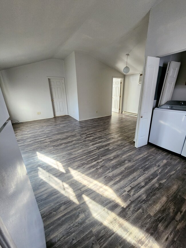 Photo - 629 Maple St