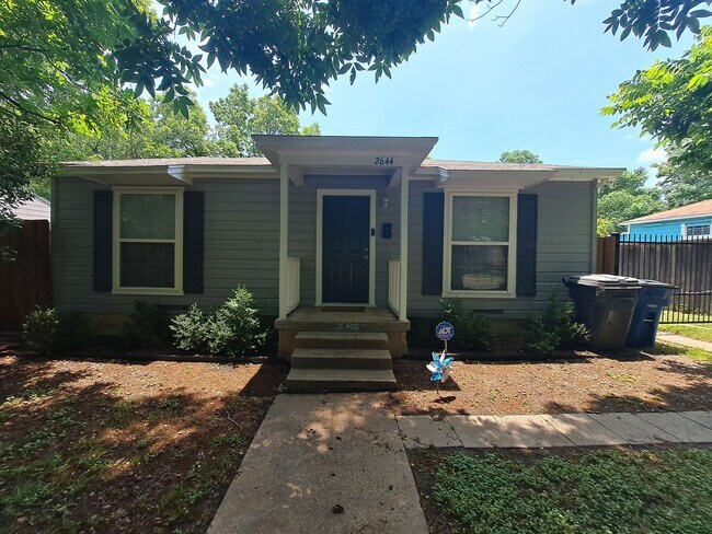 Updated 2/1 Ready For Move In! - Updated 2/1 Ready For Move In! Casa