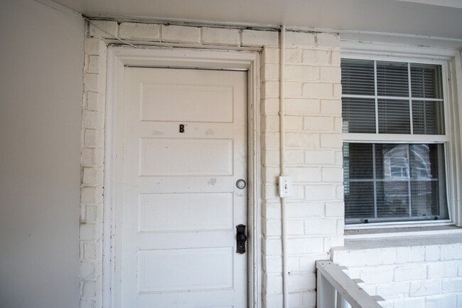 Photo - 1107-1109 E Walnut Unit Apt B