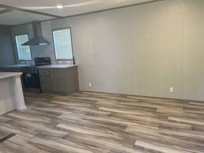 216 Redwood Dr