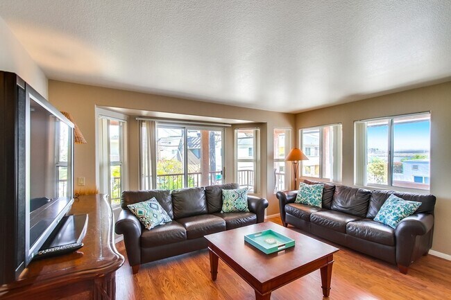 Photo - South Mission Beach | Fully Furnished 3BR/3BA | Utilities Included | Available 9/1/26–5/5/27 Unit Mission Bay Retreat