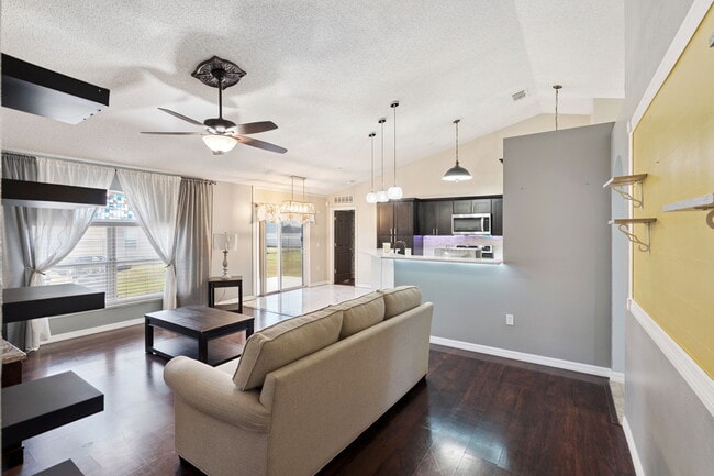 Photo - 907 Salerno Ct