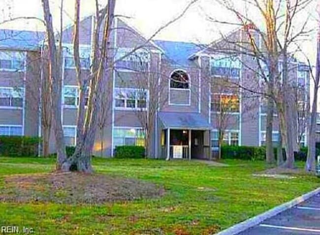 Building Photo - Hampton Club