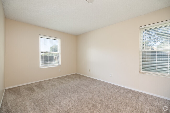 2BR, 2BA - 916SF - Primary Bedroom