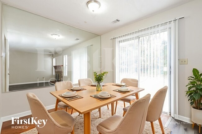 Photo - 8062 Creekstone Way