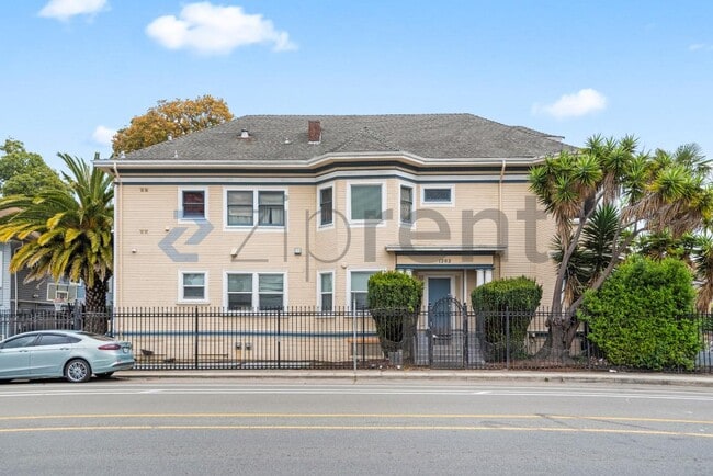 Building Photo - 1202 Adeline St
