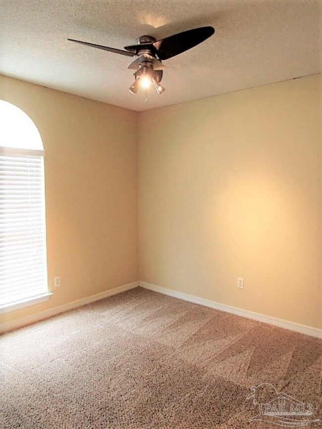 Photo - 372 Mizzen Ln