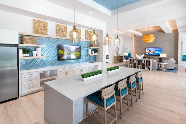 Marlowe Tomoka Village