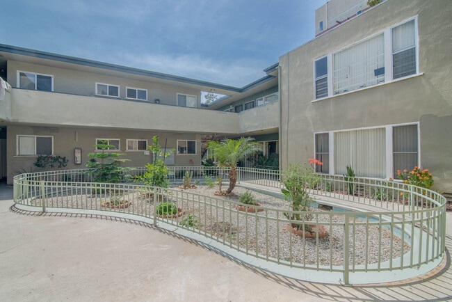 Photo - 3155 Geneva St