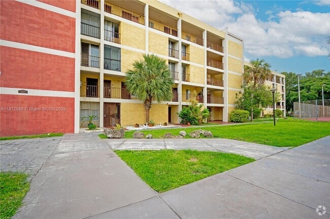 Building Photo - 9210 Fontainebleau Blvd Unit 505 Rental